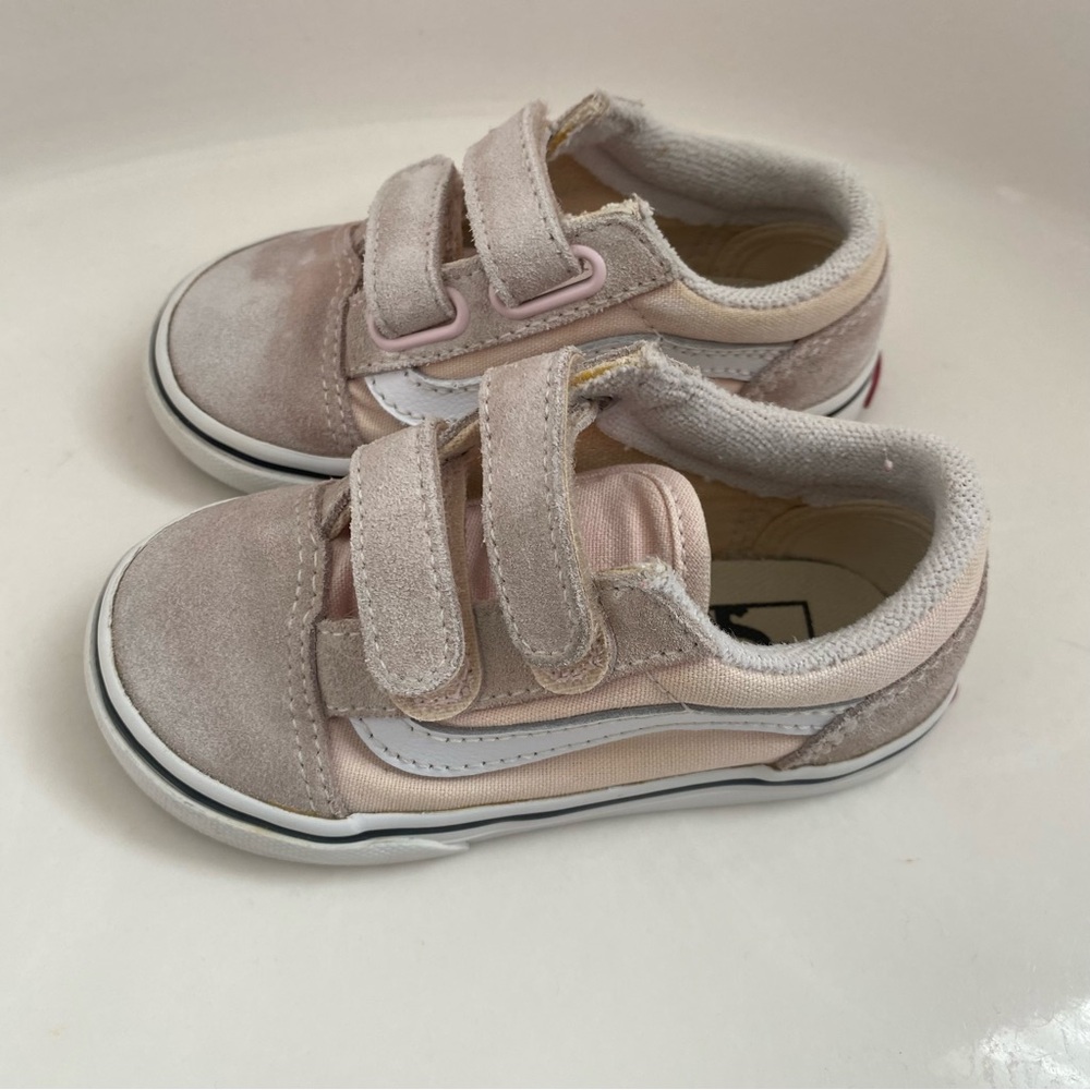 Vans Toddler Old Skool V sneakers in a light pink and suede, 6.5 - Picture 8 of 15